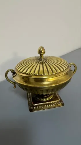 Sopeira Terrina Antiga Dourada Canelada com Tampa e Pedestal
