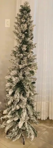 Árvore de Natal nevada