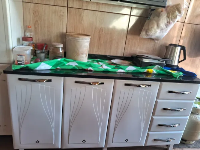 Vende-se esse balcão de cozinha novo com nota fiscal e garantia com 4 meses de uso 