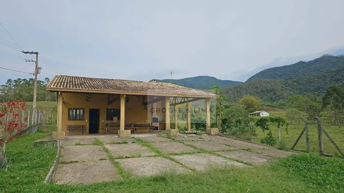 Sítio com Cachoeira e Lago à Venda em São Francisco Xavier  38,59 Hectares