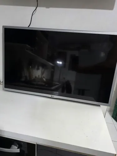 Vendo smart tv de 32" LG bem conservada e funcionando tudo perfeito!