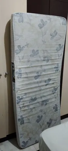 Colchão de solteiro luckspuma com uma linda capa de brinde