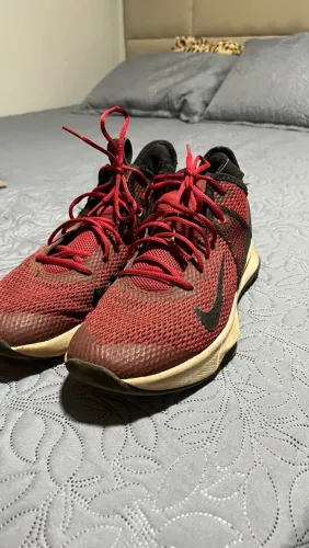 Nike LeBron Witness 5 e adidas D.O.N. Issue #2