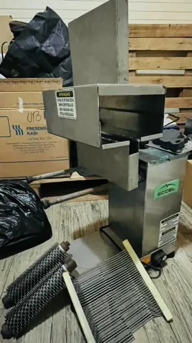 MÁQUINA AMACIADORA DE BIFES