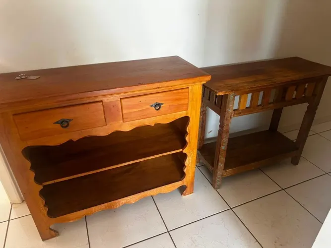 Vendo aparador de madeira de demolição leve as 2 peças pelo valor de uma ?