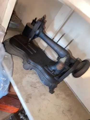 Máquina de costura de manivela em ferro fundido
