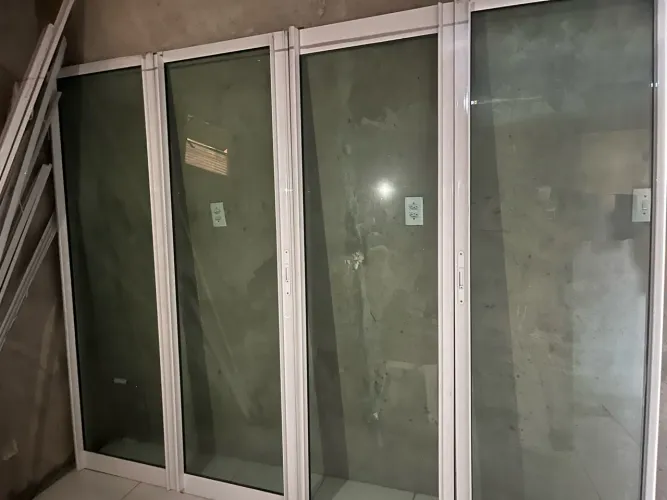 Portas de vidro temperado verde de 4 mm com alumínio branco