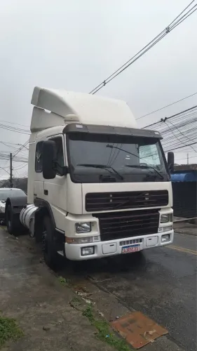 Vende-se Volvo 2000 + carreta