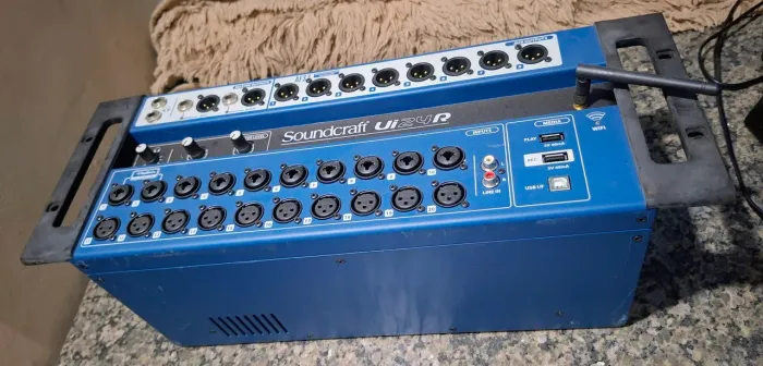 Mesa de Som Digital Soundcraft UI 24R