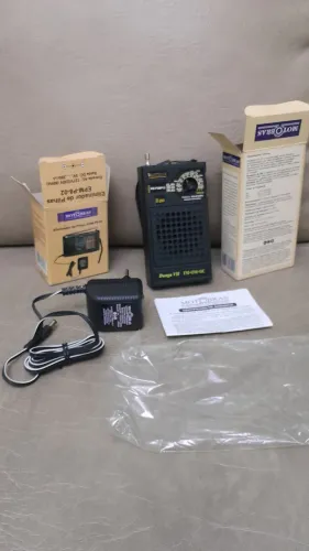 Rádio Portátil Motobras com fonte de alimentação original.