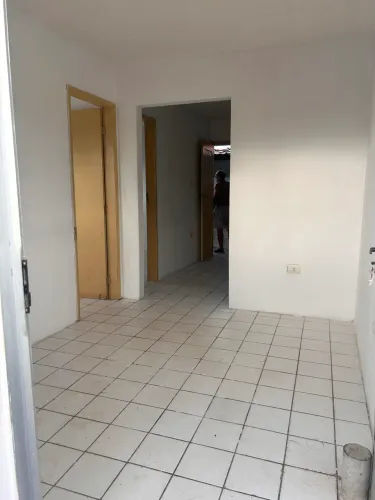 Alugo apartamento tipo kitnet perto da lagoa do Araçá.