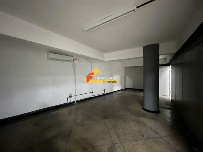 Sala comercial localizada no Centro