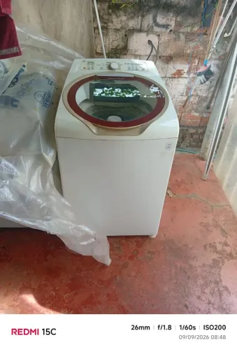 Vendo máquina de lavar. Tem  que trocar o anel da tampa do tanque . 