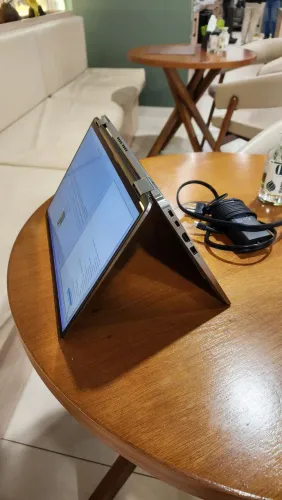 Dell Latitude 7400 2 em 1 tablet/laptop usado