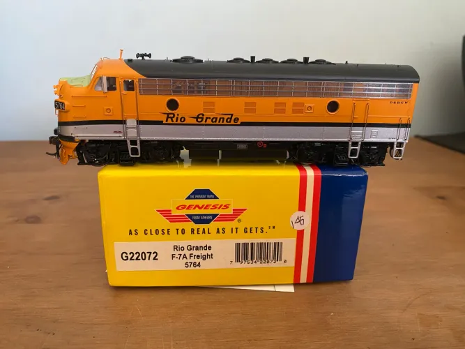 Locomotiva HO Athearn Genesis Rio Grande F7-A Freight nº 5764