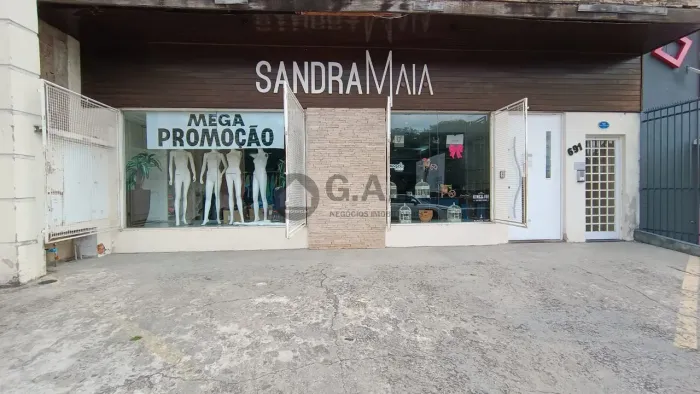 Salão Comercial na Vila Progresso em Sorocaba-SP: 2 banheiros, 5 vagas de garagem, 200m² d