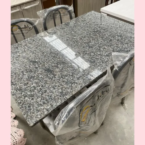 Mesa de granito com 4 cadeiras - entregamos hoje 