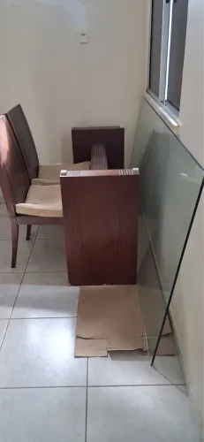Mesa com 4 cadeiras 