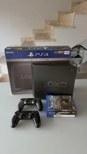 PS4 + 2 controles + 4 jogos