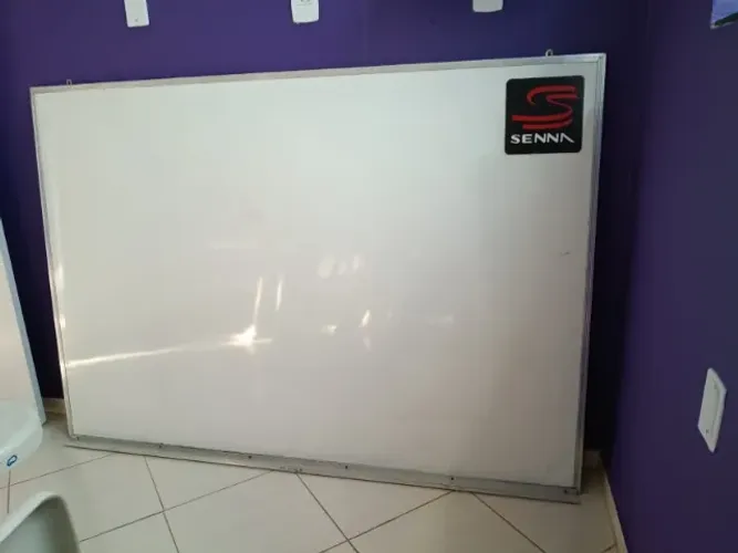Quadro Branco 1,80m x 1,25m reforçado.