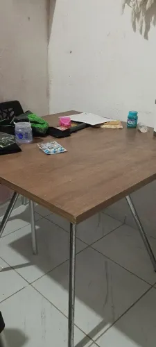 Mesa tampo de madeira