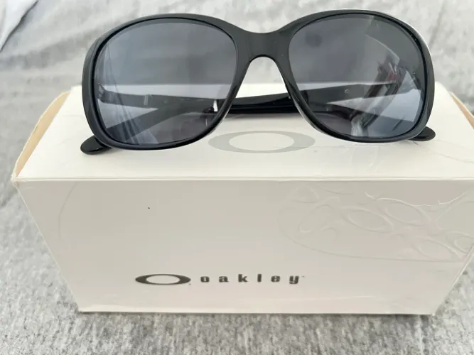 Óculos OAKLEY feminino preto impecável 