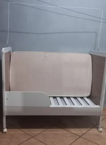 Berço com colchão 