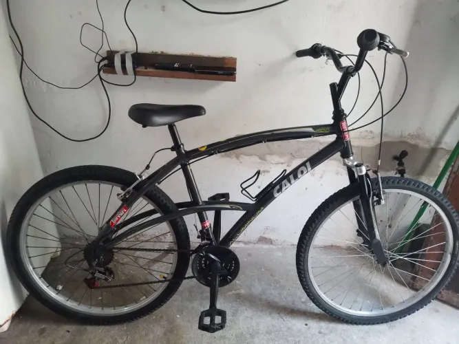 Bicicleta caloi semi nova com marchas quadro alumínio e amortecedor dianteiro 