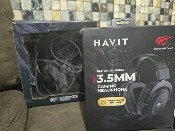 2 Headset HAVIT GAMENOTE H2002d. Os 2 fones com caixa.