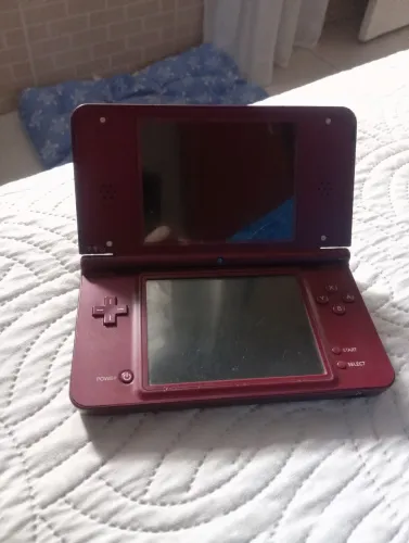 Vendo Nintendo ds xl com problema no conector da bateria, vendo para retirar pecas