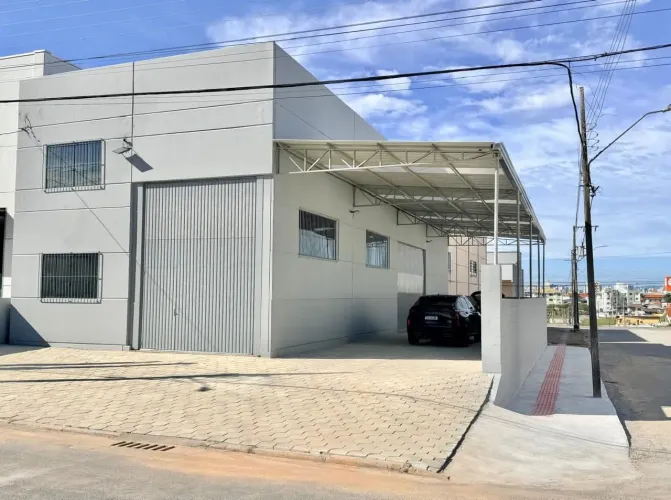 Aluguel de Galpão novo com 402 m²- na Serraria