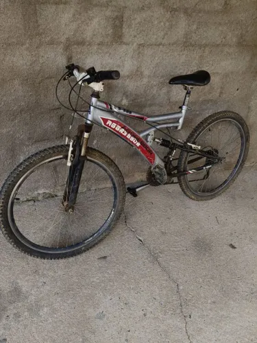 Vende-se bicicleta aro 26 funcionando perfeitamente 500$