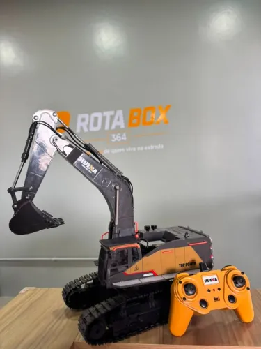  ESCAVADEIRA COM CONTROLE REMOTO