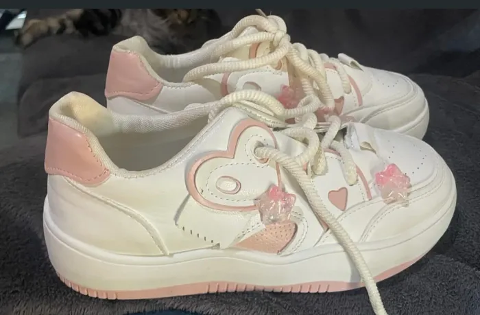 TÊNIS SUPER FOFO - NUNCA USADO - TAMANHO 36 