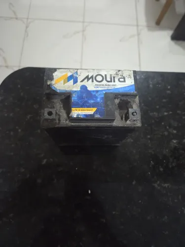 Bateria moura em ótimo estado