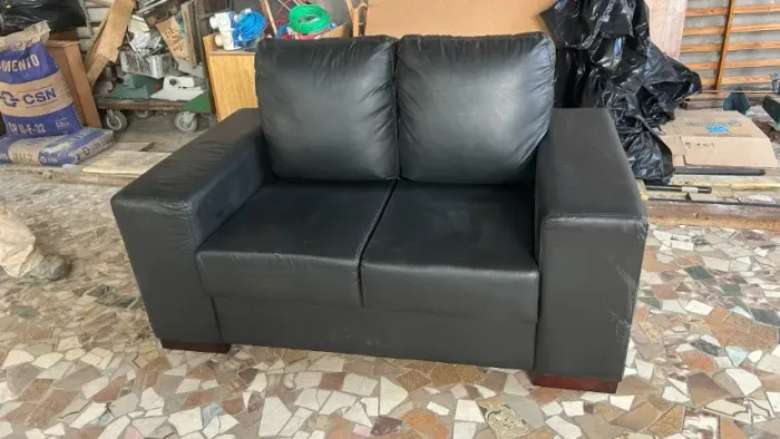Sofa 2 lugares Couro Preto