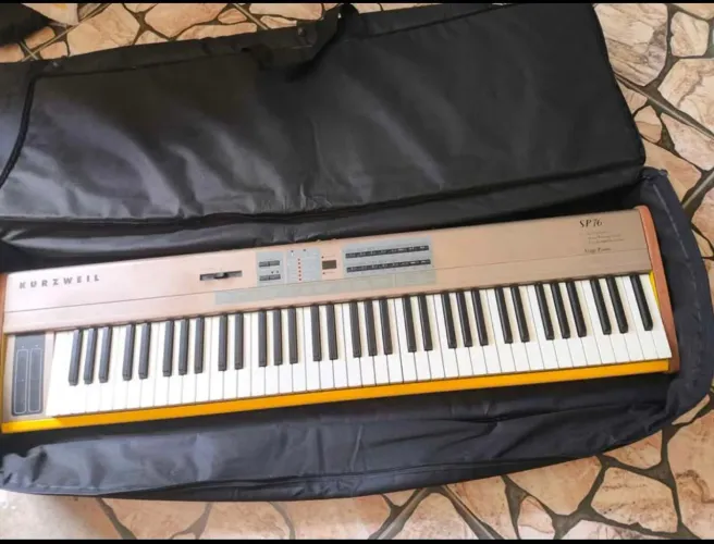Teclado Kurzweil SP76 