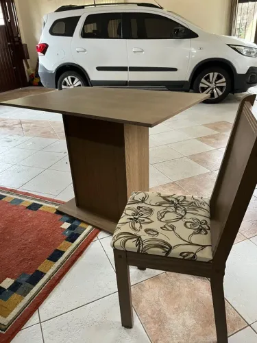 Mesa de jantar + 4 cadeiras