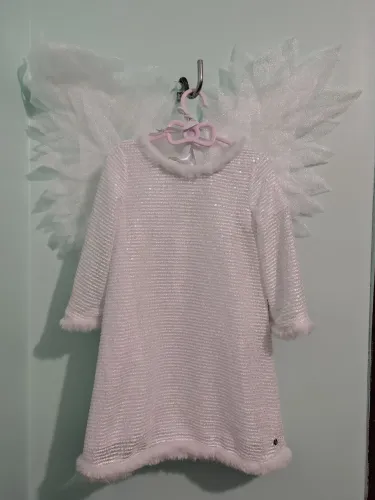 Vestido com asas de anjinho(a) de 12 a 18 meses.