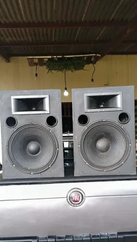 Vendo caixa p.a com alto falante de 15 polegadas
