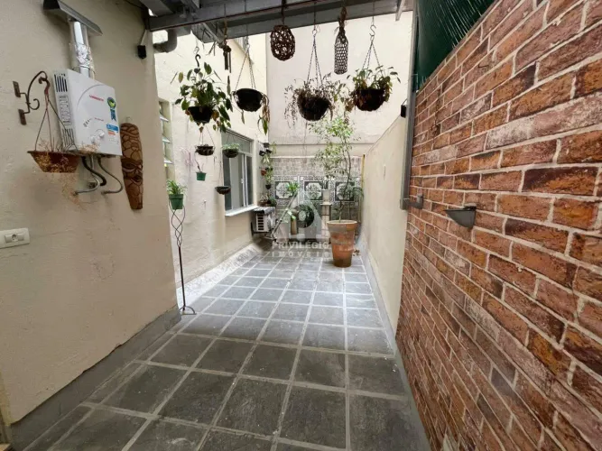 Apartamento 2 quartos, 90m², reformado, no Humaitá.