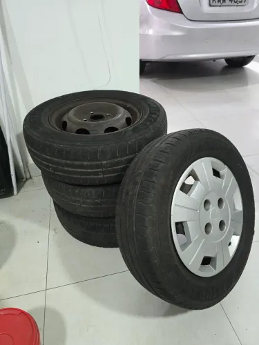 Jogo de rodas de ferro aro 13 com pneus Goodyear em ótimo estado Chevrolet Celta