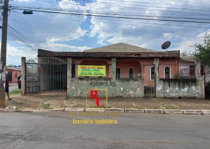 Vendo imóvel de esquina com 252m na qnm 17 conjunto E Ceilândia/DF