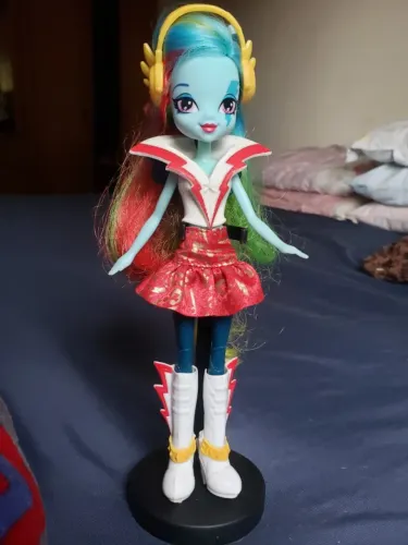 Boneca Rainbow Dash - Equestria girls Rainbow Rocks Single completa