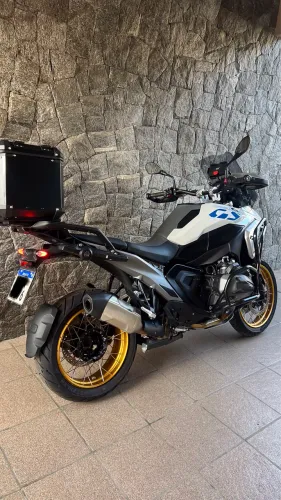 BMW R1300GS equipada e abaixo da Fipe.