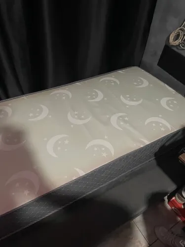 Cama solteiro com sofá em baixo 