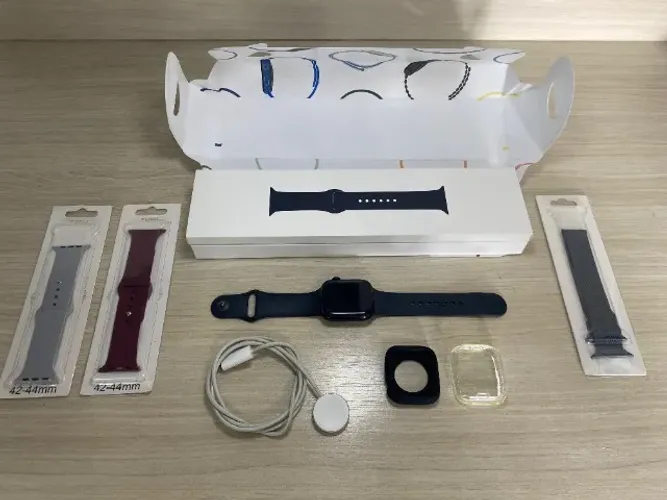 Apple Watch Series 7 (GPS, 45mm) - Caixa de alumínio Midnight 