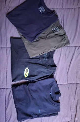 4 camisetas masculinas tamanho M - Slim e Oversized