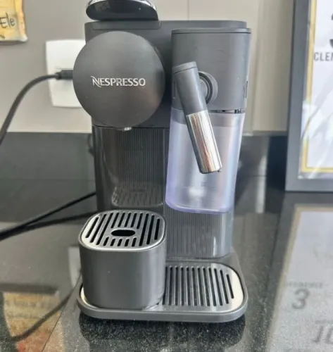 Cafeteira Nespresso Lattissima 110v