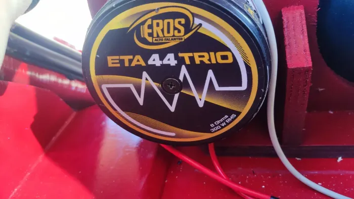 Tweeter Eros Eta 44 novas